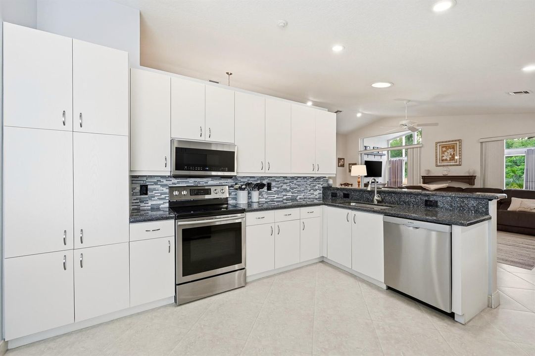 5081 Glenville Dr - Kitchen 2