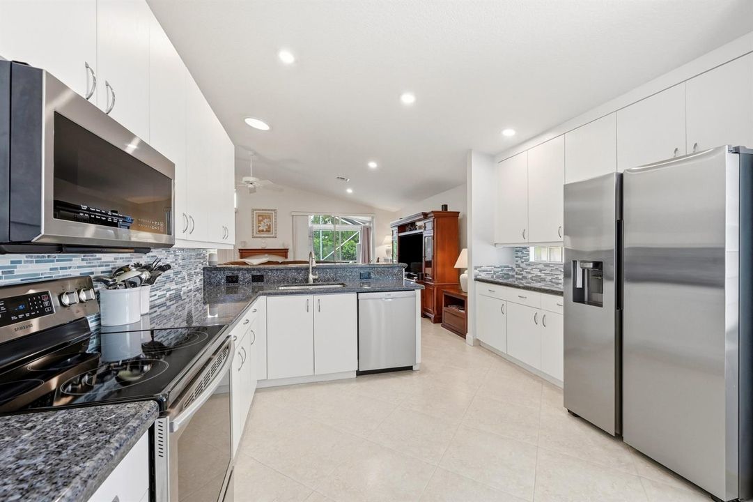 5081 Glenville Dr - Kitchen 3