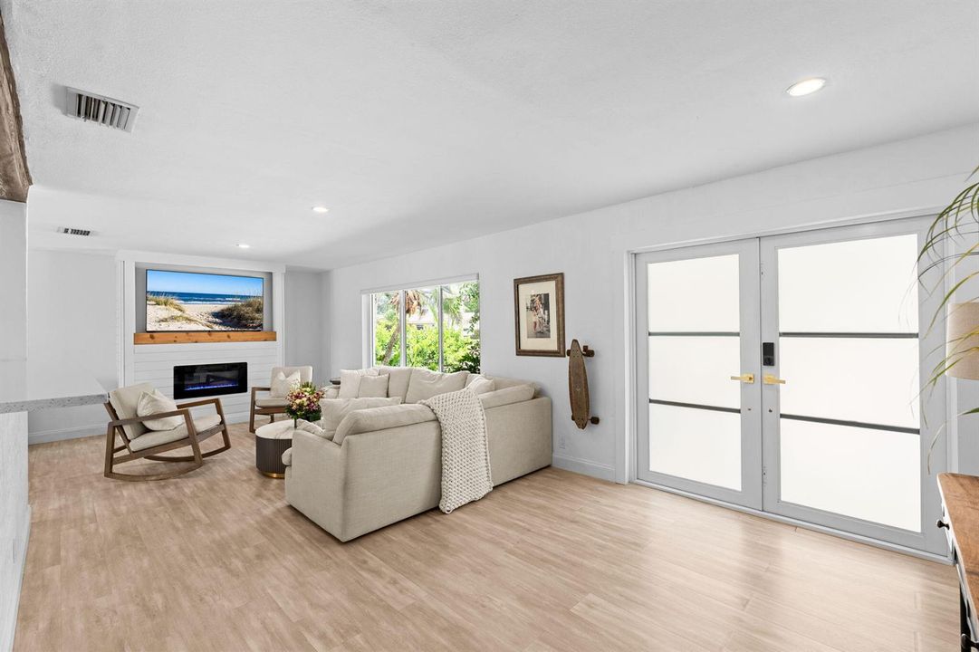 6-web-or-mls-A7407743