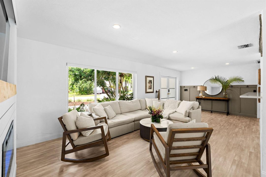 8-web-or-mls-A7407752