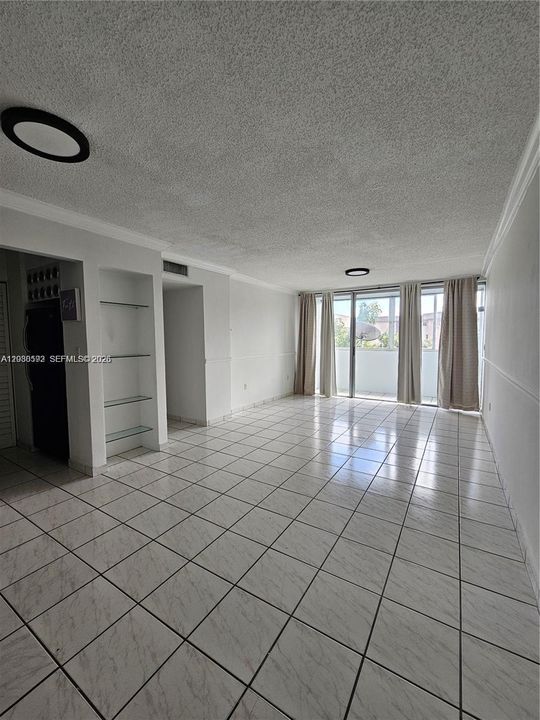 Active With Contract: $265,000 (2 beds, 2 baths, 1036 Square Feet)