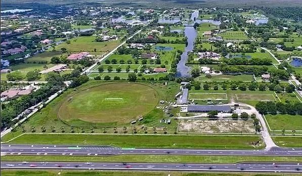 На продажу: $12,000,000 (7.74 acres)