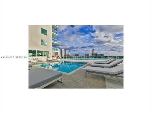 For Rent: $5,100 (2 beds, 3 baths, 1553 Square Feet)