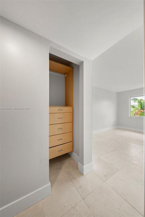 В аренду: $3,250 (1 спален, 1 ванн, 715 Квадратных фут)