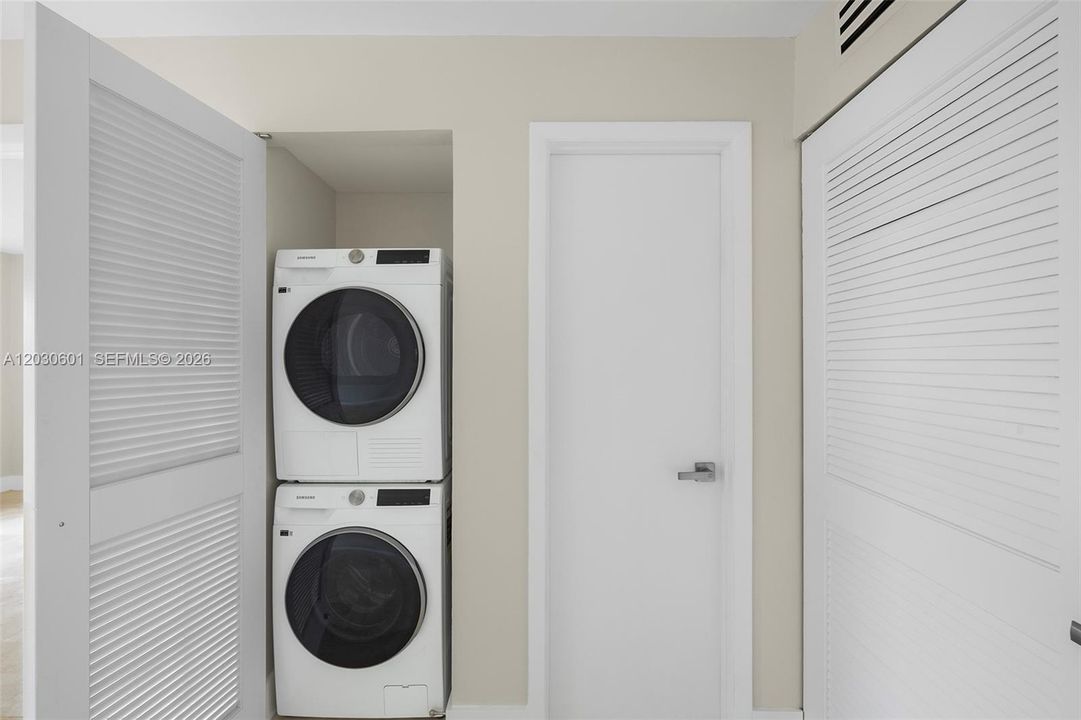 В аренду: $3,250 (1 спален, 1 ванн, 715 Квадратных фут)