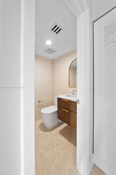 В аренду: $3,250 (1 спален, 1 ванн, 715 Квадратных фут)