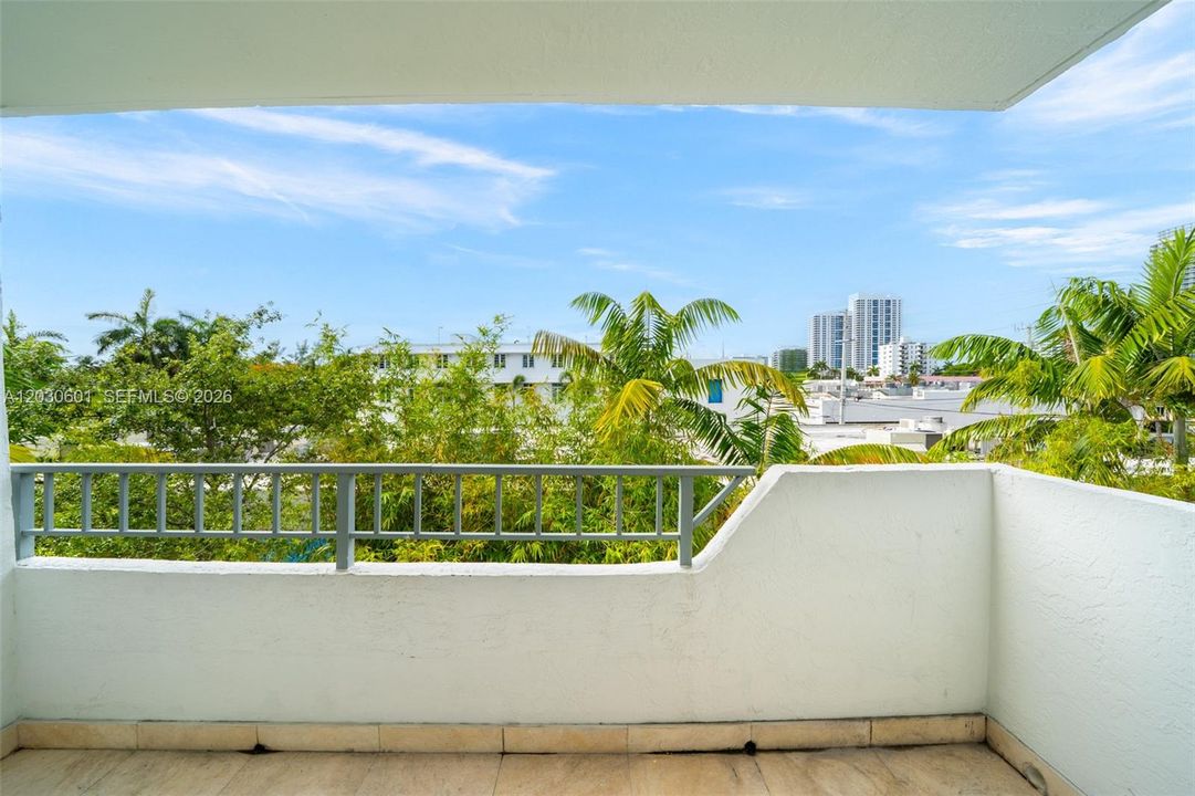 В аренду: $3,250 (1 спален, 1 ванн, 715 Квадратных фут)