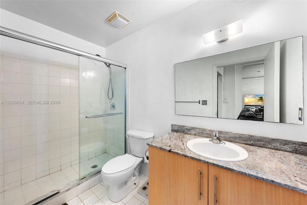 For Sale: $525,000 (1 beds, 2 baths, 963 Square Feet)