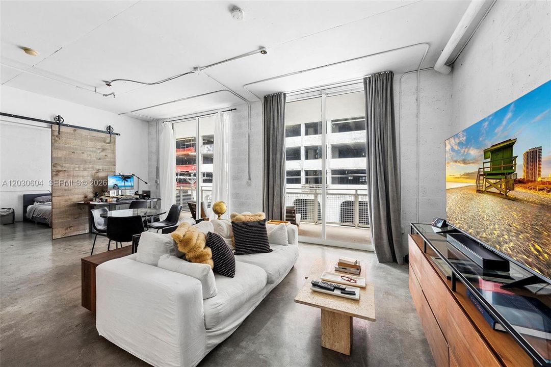For Sale: $525,000 (1 beds, 2 baths, 963 Square Feet)