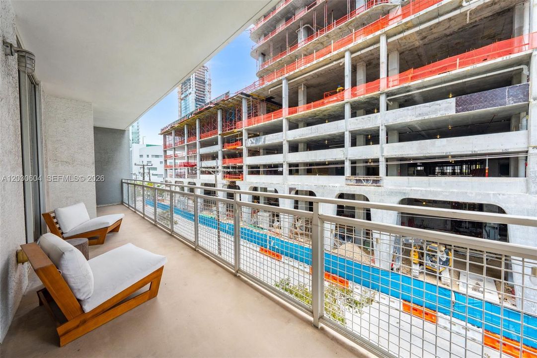 For Sale: $525,000 (1 beds, 2 baths, 963 Square Feet)