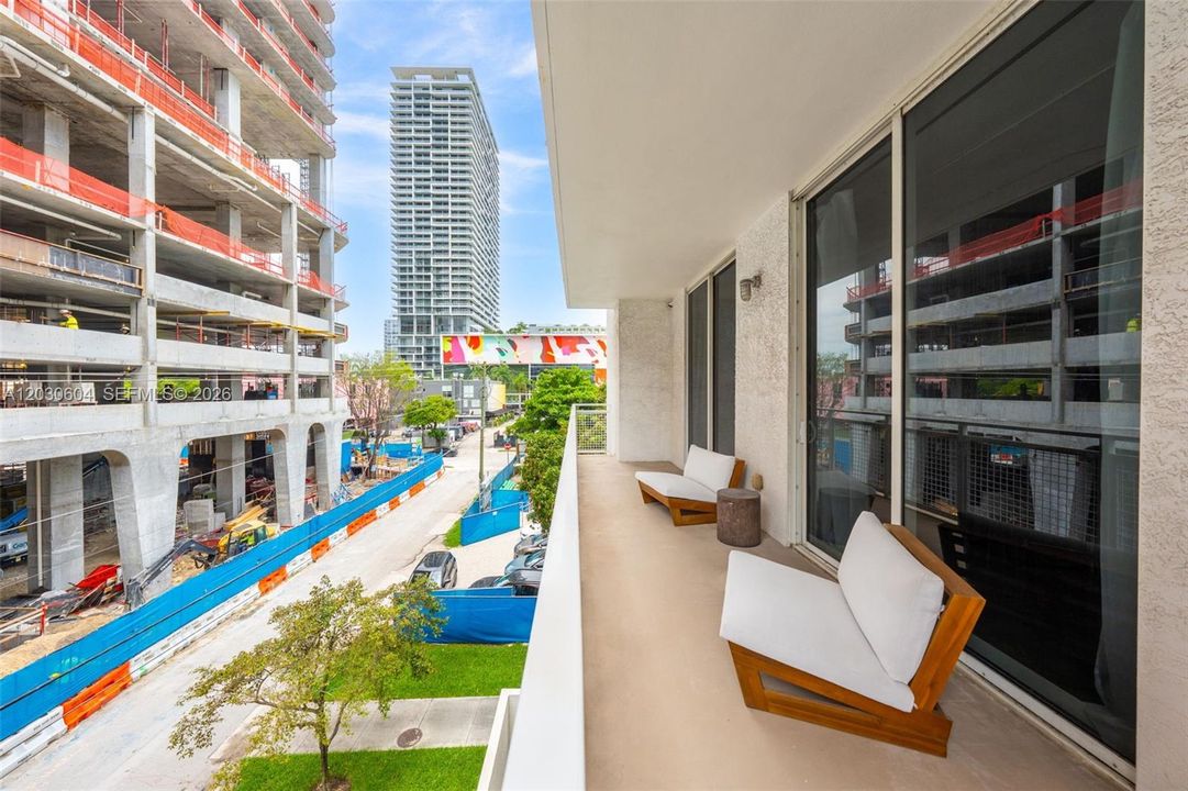 For Sale: $525,000 (1 beds, 2 baths, 963 Square Feet)