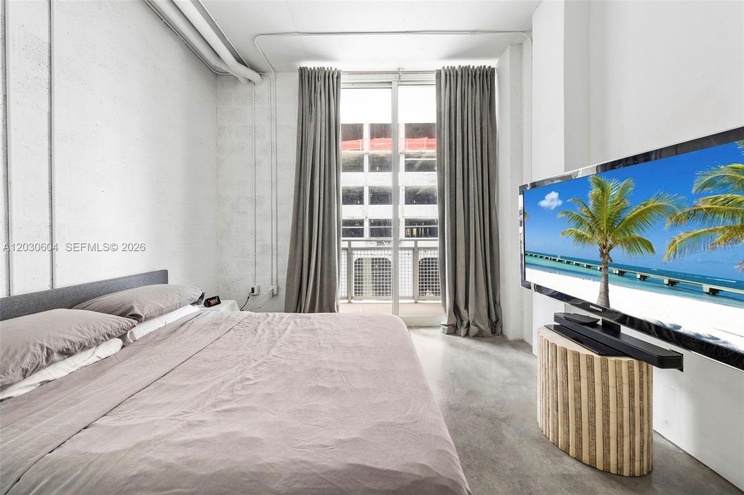 For Sale: $525,000 (1 beds, 2 baths, 963 Square Feet)