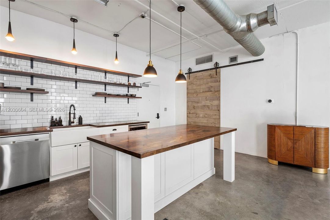 For Sale: $525,000 (1 beds, 2 baths, 963 Square Feet)