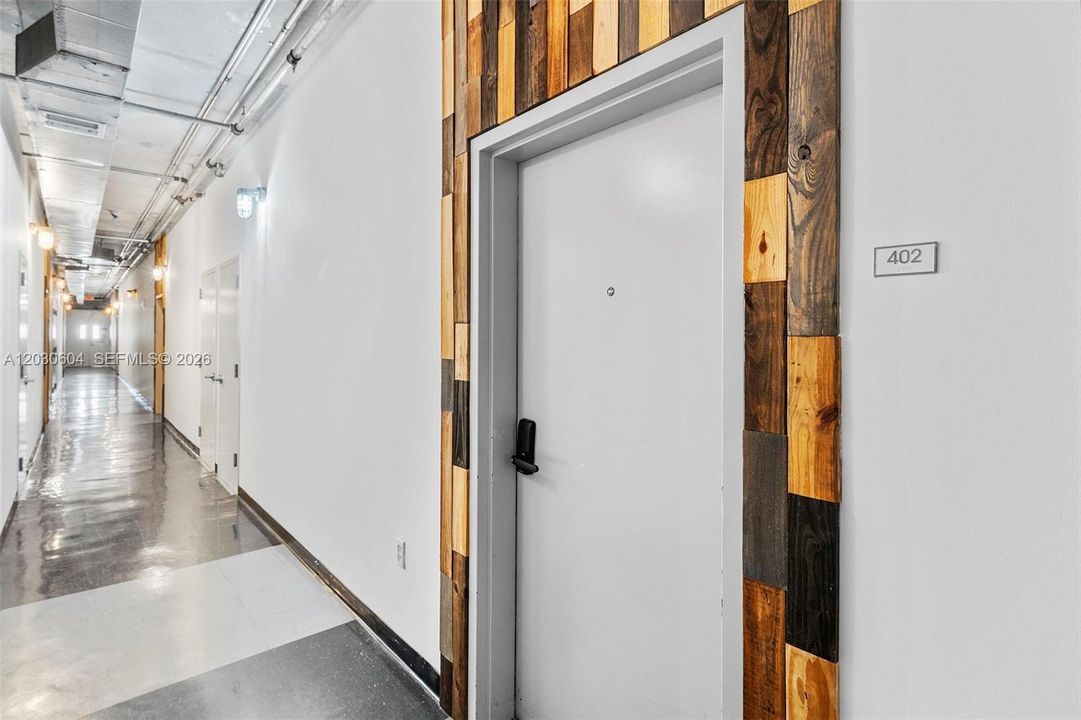 For Sale: $525,000 (1 beds, 2 baths, 963 Square Feet)