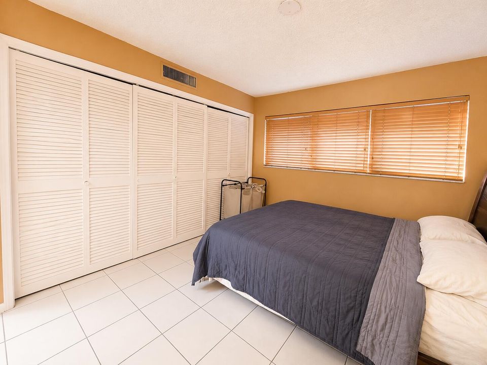 5203 NE 24 Terr, chat first bdrm3