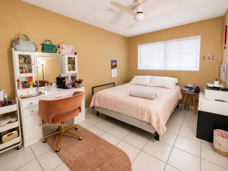 5203 NE 24 Terr, chat 2nd bdrm4