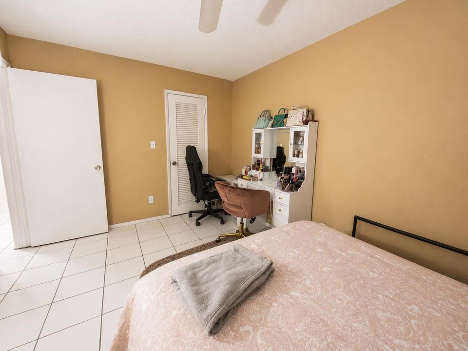 5203 NE 24 Terr, chat 2nd bdrm1