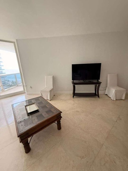 En Renta: $10,400 (3 camas, 3 baños, 1750 Pies cuadrados)