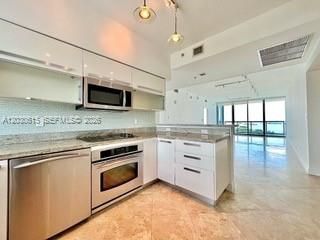For Rent: $4,000 (2 beds, 2 baths, 1174 Square Feet)
