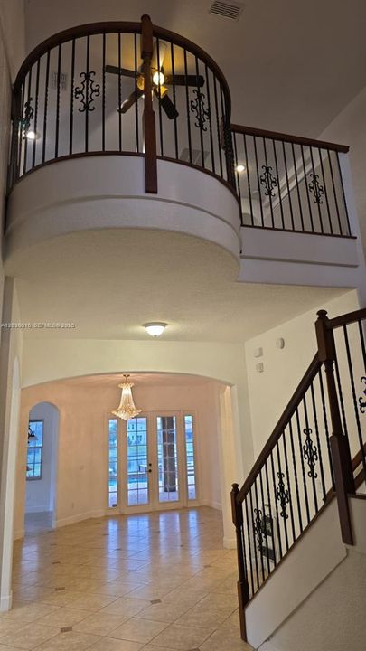 На продажу: $725,000 (5 спален, 5 ванн, 4323 Квадратных фут)