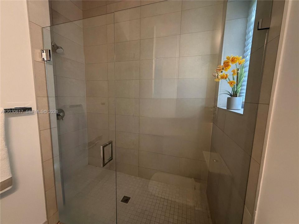 В аренду: $25,000 (7 спален, 8 ванн, 7681 Квадратных фут)