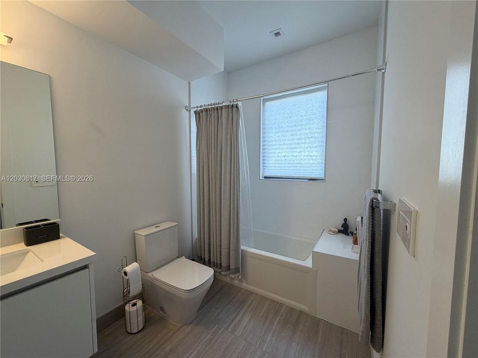 В аренду: $25,000 (7 спален, 8 ванн, 7681 Квадратных фут)