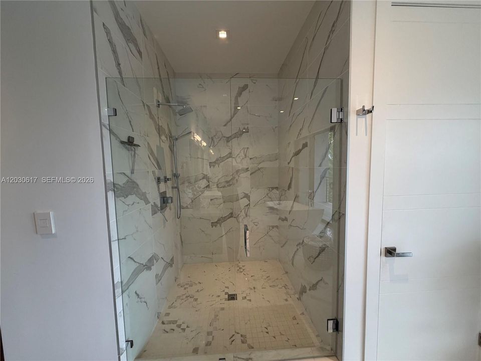 В аренду: $25,000 (7 спален, 8 ванн, 7681 Квадратных фут)