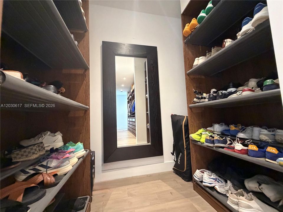 В аренду: $25,000 (7 спален, 8 ванн, 7681 Квадратных фут)
