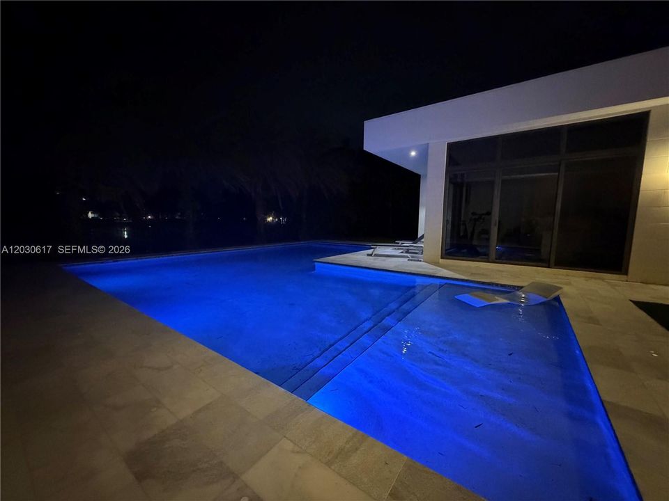 В аренду: $25,000 (7 спален, 8 ванн, 7681 Квадратных фут)