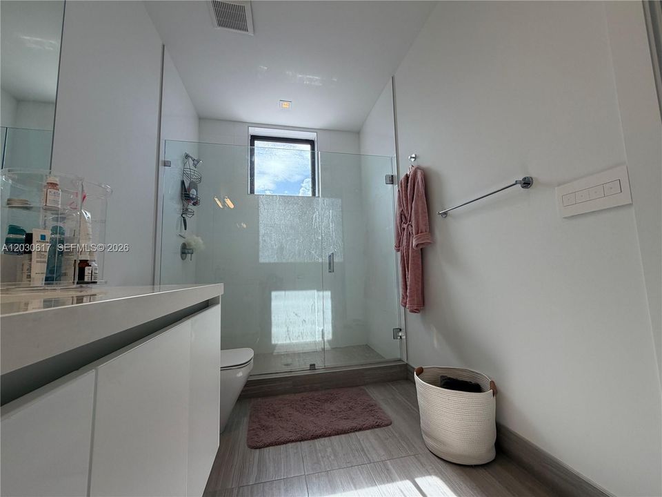 В аренду: $25,000 (7 спален, 8 ванн, 7681 Квадратных фут)