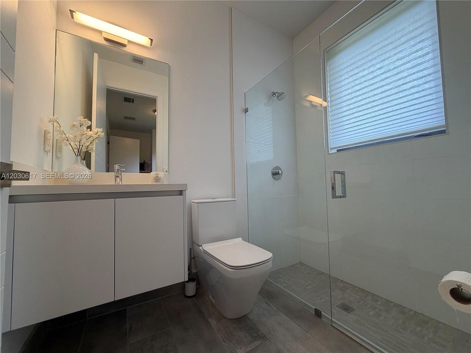В аренду: $25,000 (7 спален, 8 ванн, 7681 Квадратных фут)