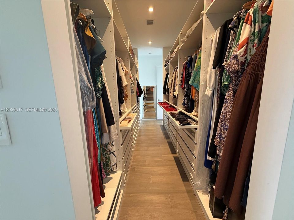 В аренду: $25,000 (7 спален, 8 ванн, 7681 Квадратных фут)