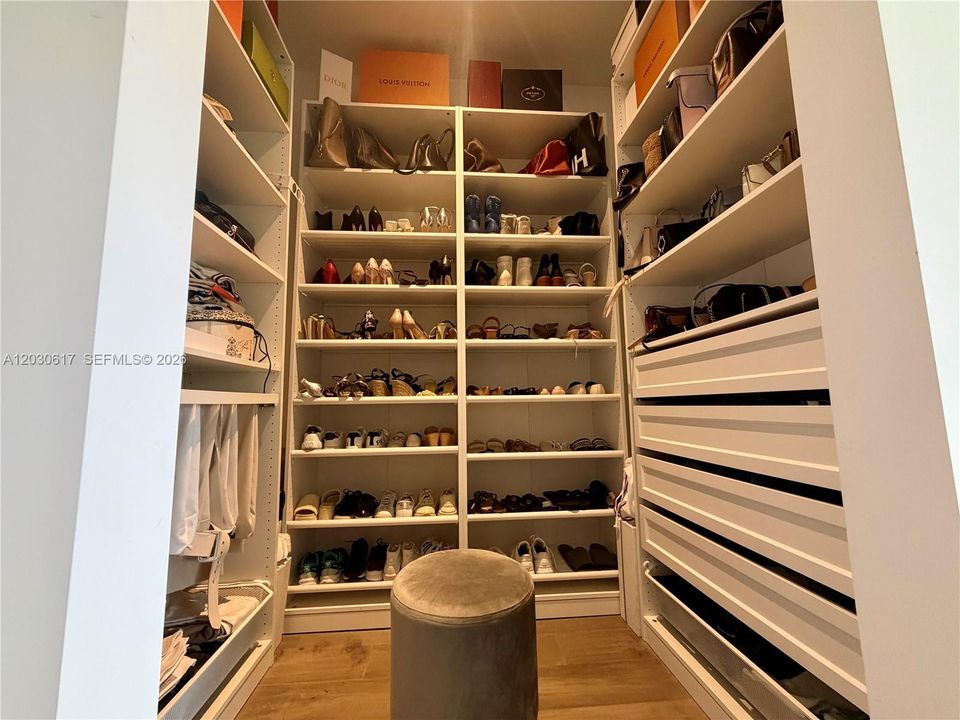 В аренду: $25,000 (7 спален, 8 ванн, 7681 Квадратных фут)