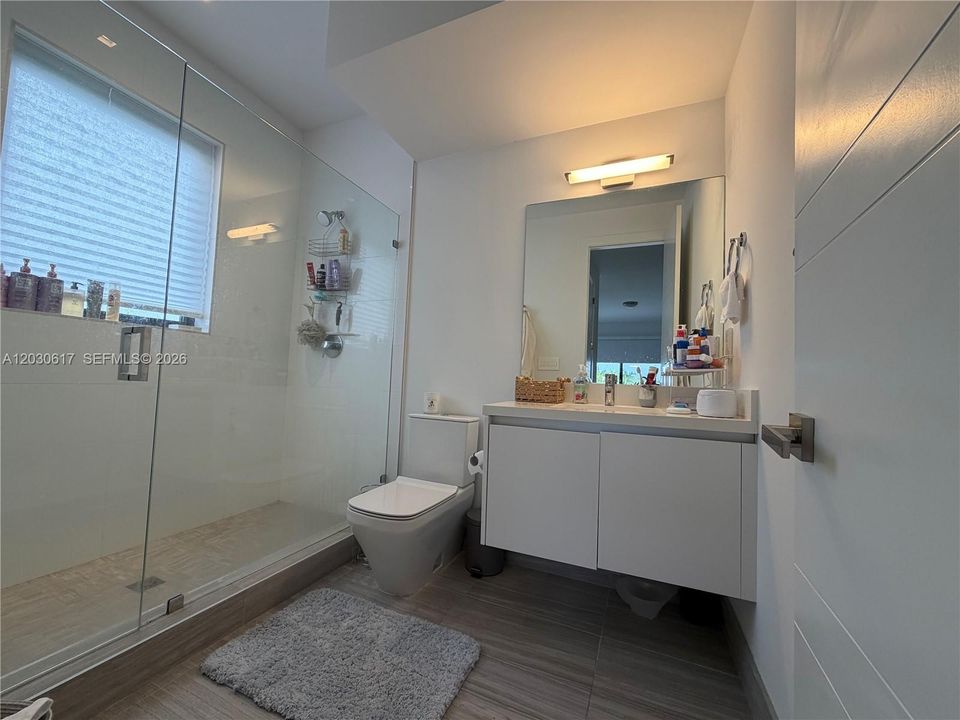 В аренду: $25,000 (7 спален, 8 ванн, 7681 Квадратных фут)