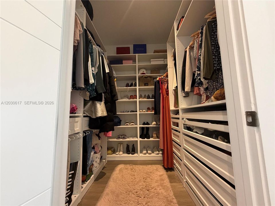 В аренду: $25,000 (7 спален, 8 ванн, 7681 Квадратных фут)