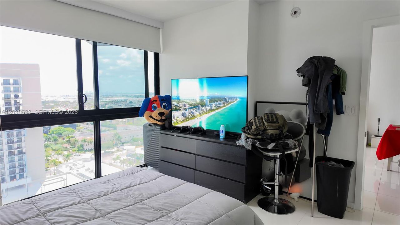 For Sale: $385,555 (1 beds, 1 baths, 698 Square Feet)