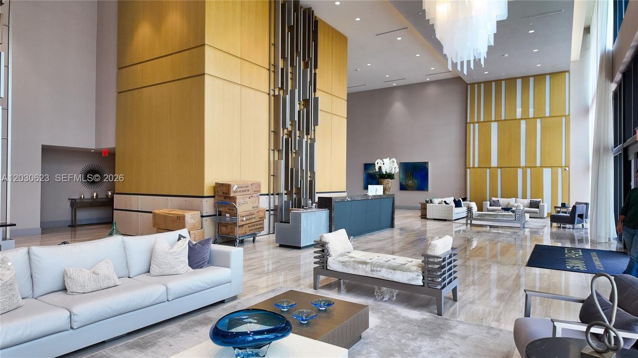 For Sale: $385,555 (1 beds, 1 baths, 698 Square Feet)