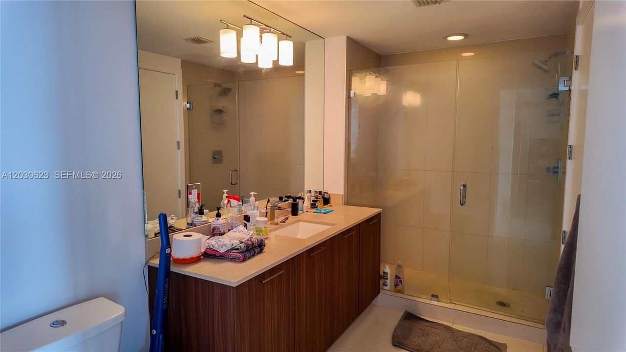 For Sale: $385,555 (1 beds, 1 baths, 698 Square Feet)