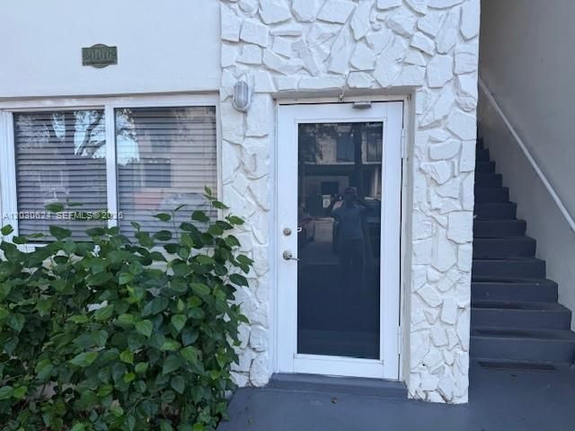 For Rent: $2,050 (1 beds, 1 baths, 2995 Square Feet)