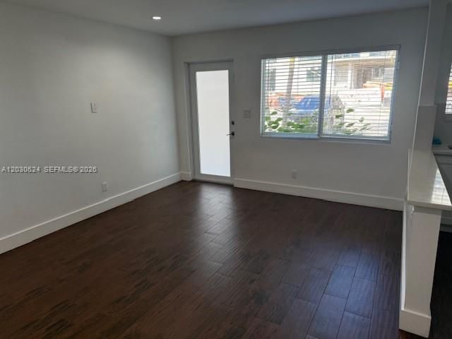 For Rent: $2,050 (1 beds, 1 baths, 2995 Square Feet)