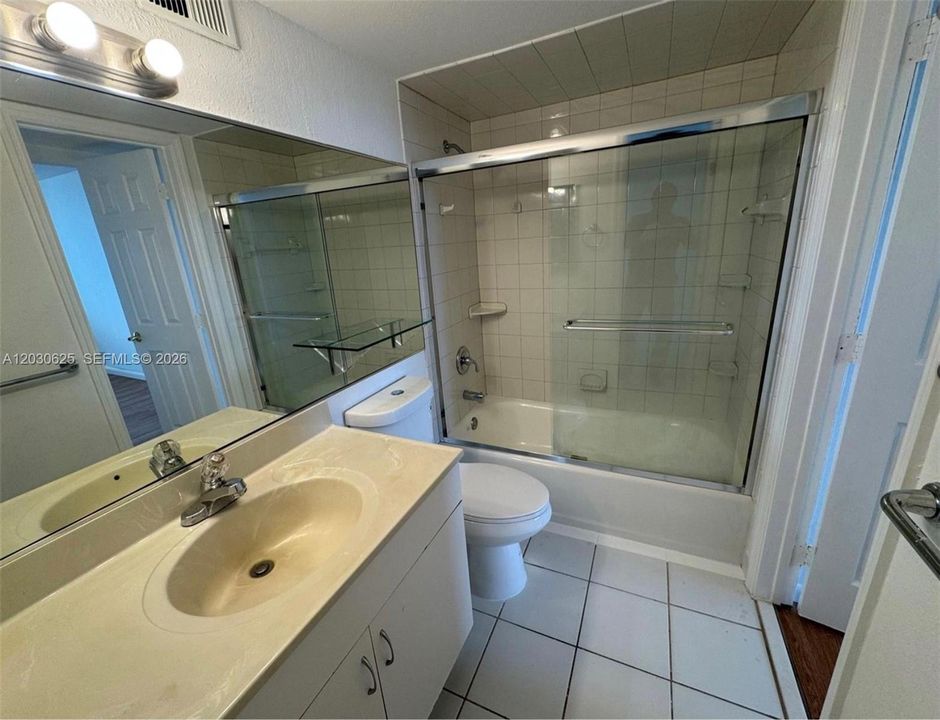 На продажу: $195,000 (1 спален, 1 ванн, 710 Квадратных фут)