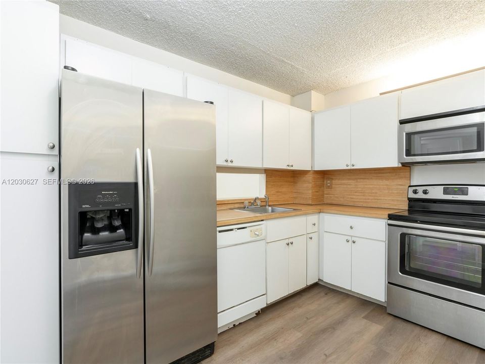 Activo con contrato: $2,550 (1 camas, 1 baños, 1006 Pies cuadrados)