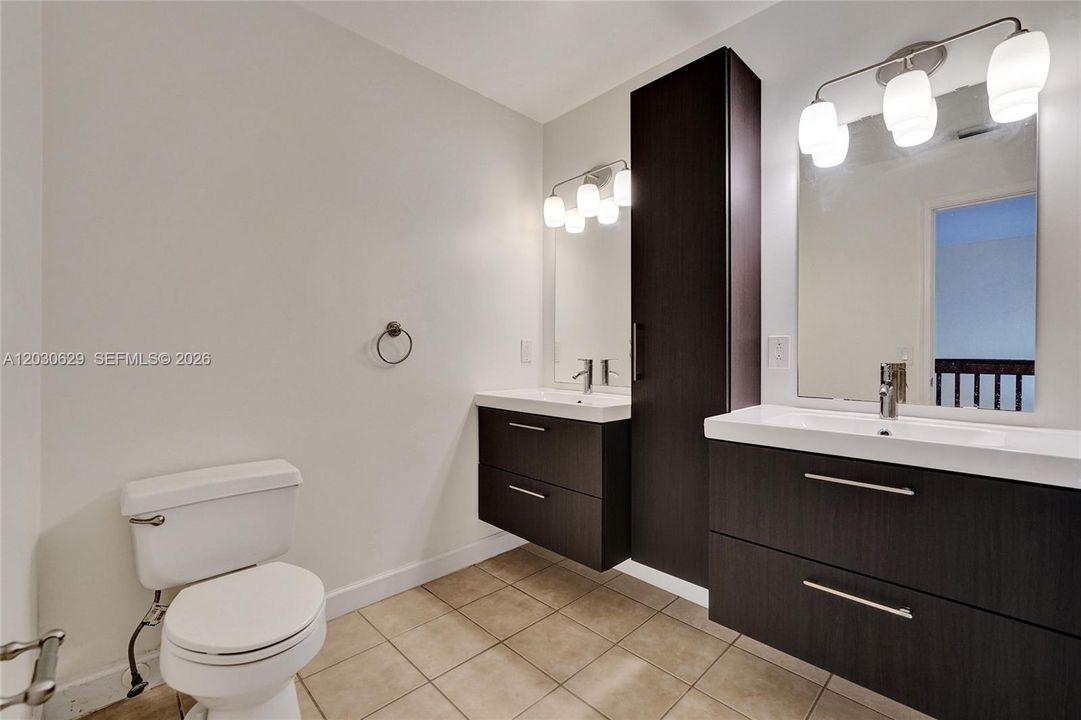 В аренду: $5,000 (4 спален, 2 ванн, 2500 Квадратных фут)