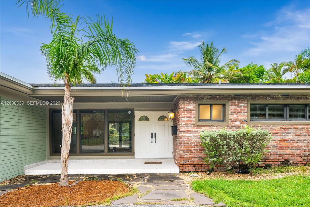 En Venta: $1,250,000 (4 camas, 2 baños, 2150 Pies cuadrados)