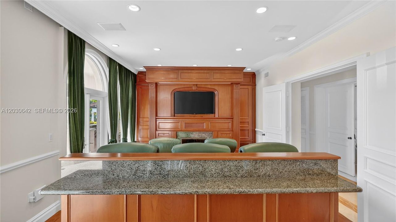For Rent: $150,000 (9 beds, 8 baths, 10964 Square Feet)