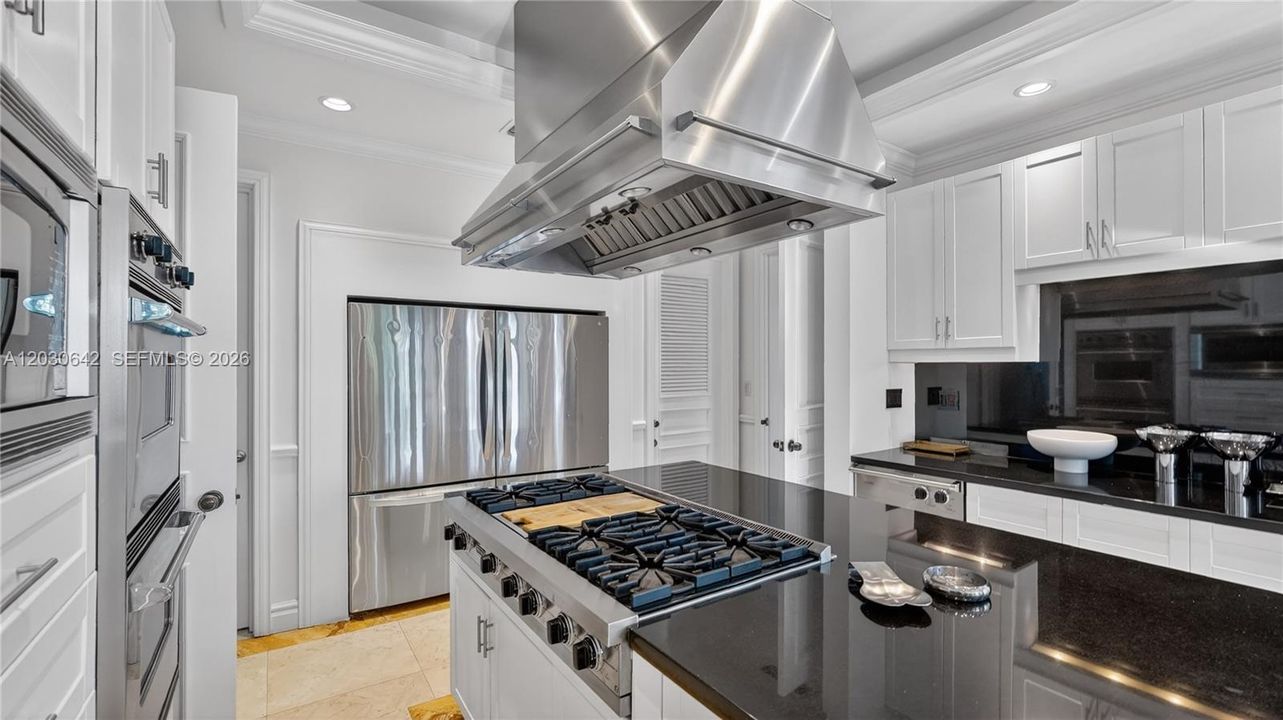 For Rent: $150,000 (9 beds, 8 baths, 10964 Square Feet)