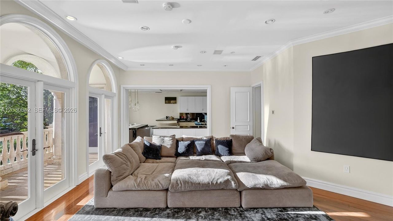 For Rent: $150,000 (9 beds, 8 baths, 10964 Square Feet)