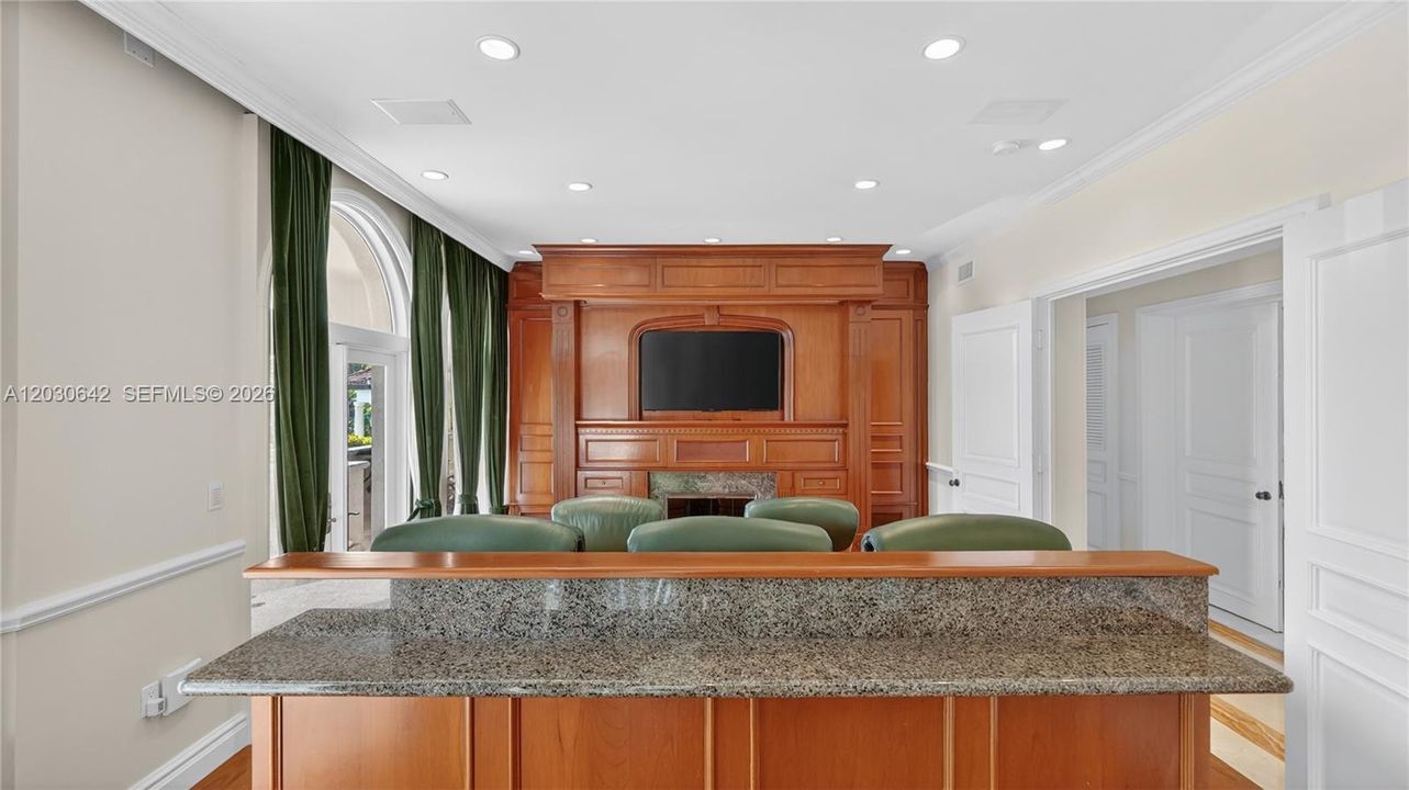 For Rent: $150,000 (9 beds, 8 baths, 10964 Square Feet)