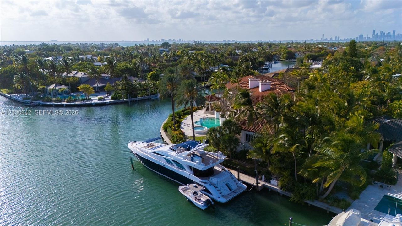 For Rent: $150,000 (9 beds, 8 baths, 10964 Square Feet)