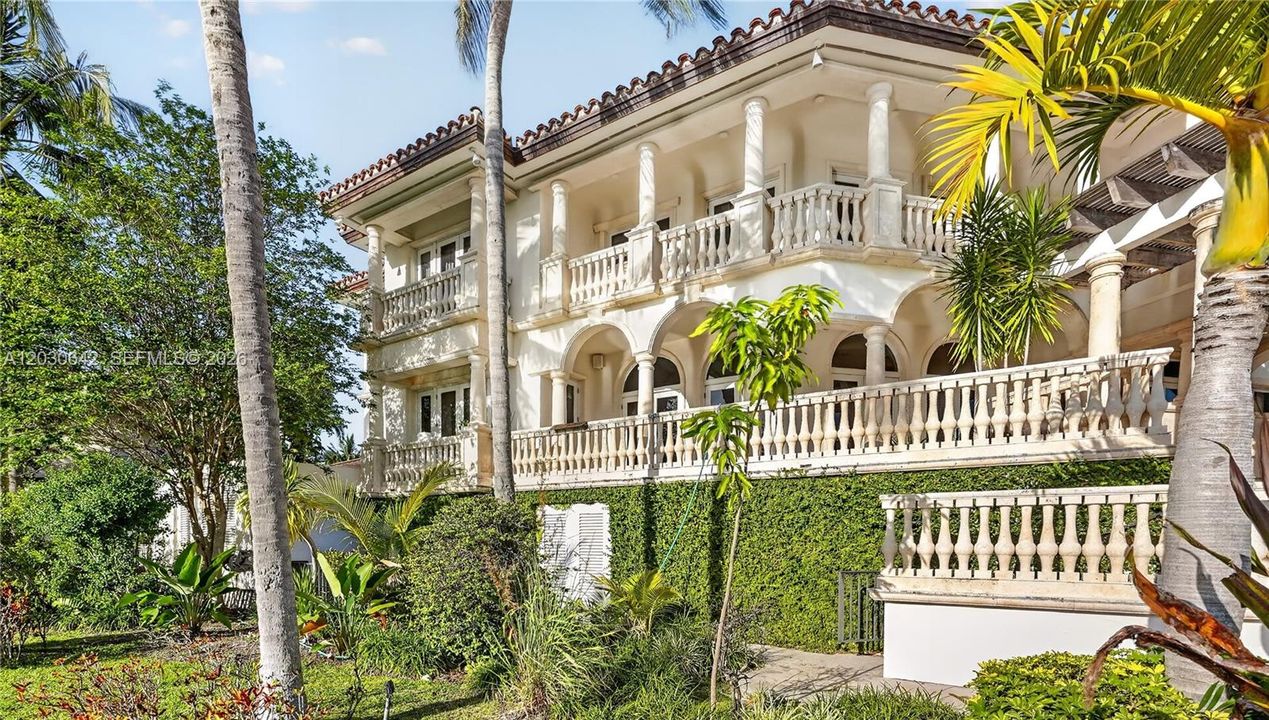 For Rent: $150,000 (9 beds, 8 baths, 10964 Square Feet)